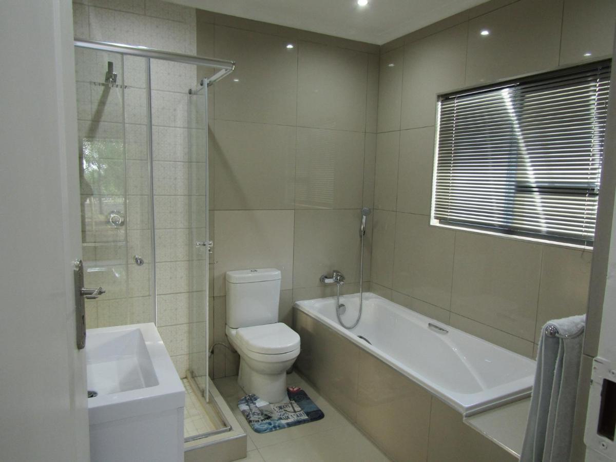 Pafuri Gate Guesthouse Mabiligwe Ngoại thất bức ảnh